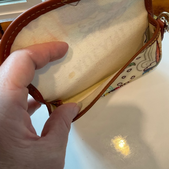 Rare Dooney & Bourke Disney Aulani Small Wristlet Purse - Picture 5 of 8